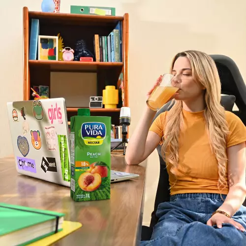 Pil - Peach Nectar - 33,8 fl oz - 18% contains juice - High in vitamin C