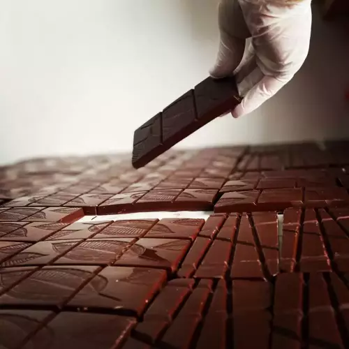 Dark Chocolate Bar - 82% Cacao Filled with Creamy honey - 1.76 oz - Colombian Bean-to-Bar Chocolate