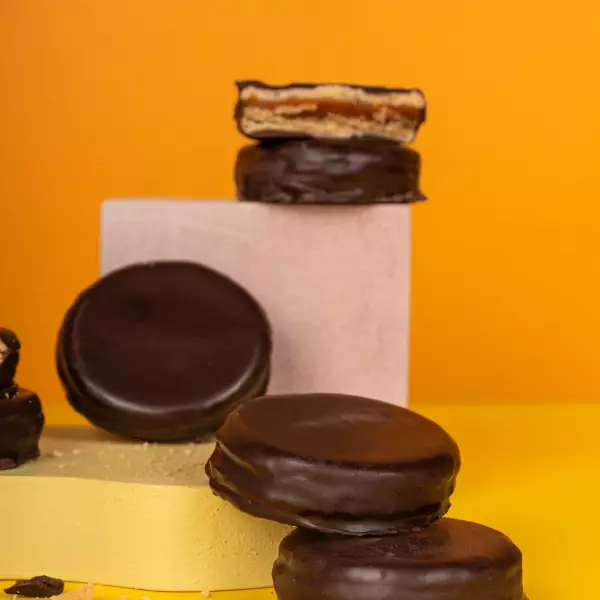Muii | Alfajor Filled with Dulce de Leche covered in Milk Chocolate | 1.94 oz
