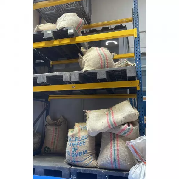 Roasted Coffee. Net Wt. 16 Oz. 100% arabica Colombian Coffee. Castillo variety. Ground or whole bean
