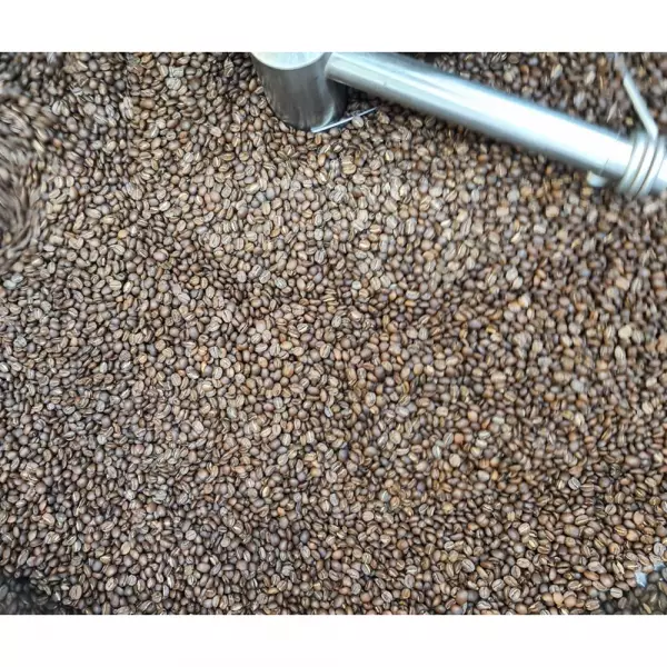 Roasted Coffee. Net Wt. 16 Oz. 100% arabica Colombian Coffee. Caturra variety. Ground or whole bean
