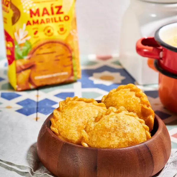 Pre cooked yellow corn meal / Gluten free / 100% corn / 35.27 OZ2